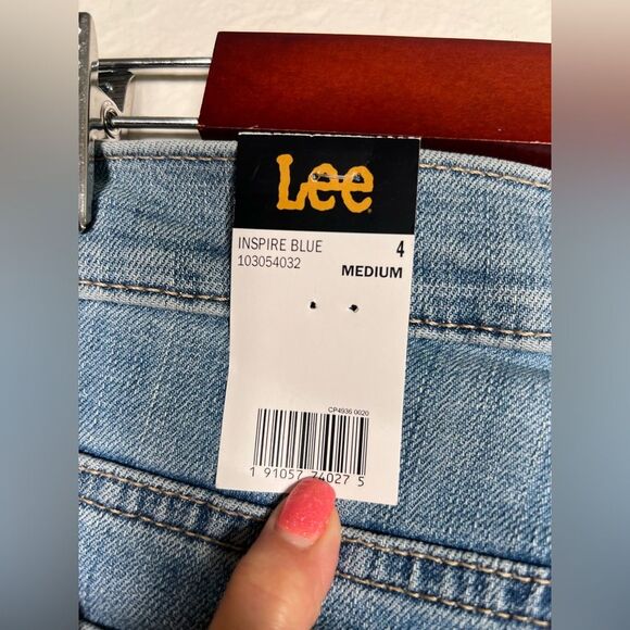 Lee Women's Classic Blue Straight Leg Mid Rise Jeans NWT size 4 - Picture 5 of 12